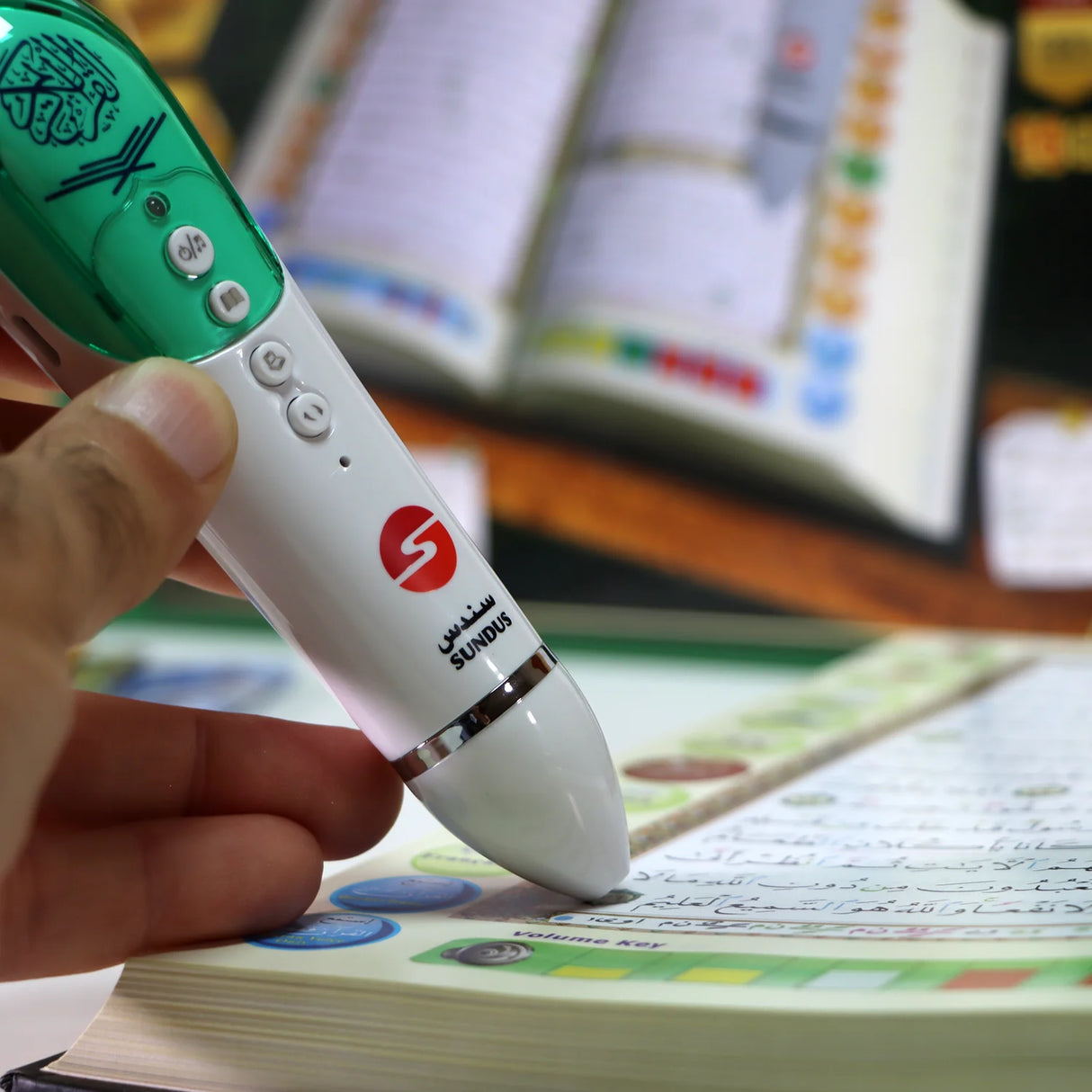 القلم القارئ مع مصحف تفاعلي كبير 16 جي بي  مقاس 17*24 سم