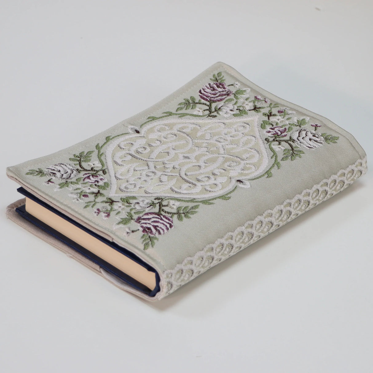 مجموعة الصلاة ســــما: ثوب وسجادة وغطاء مصحف