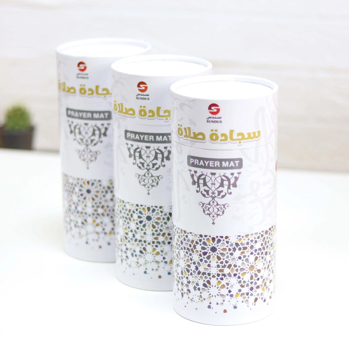 سجادة المدينة في علبة اسطوانية هدايا الحج
