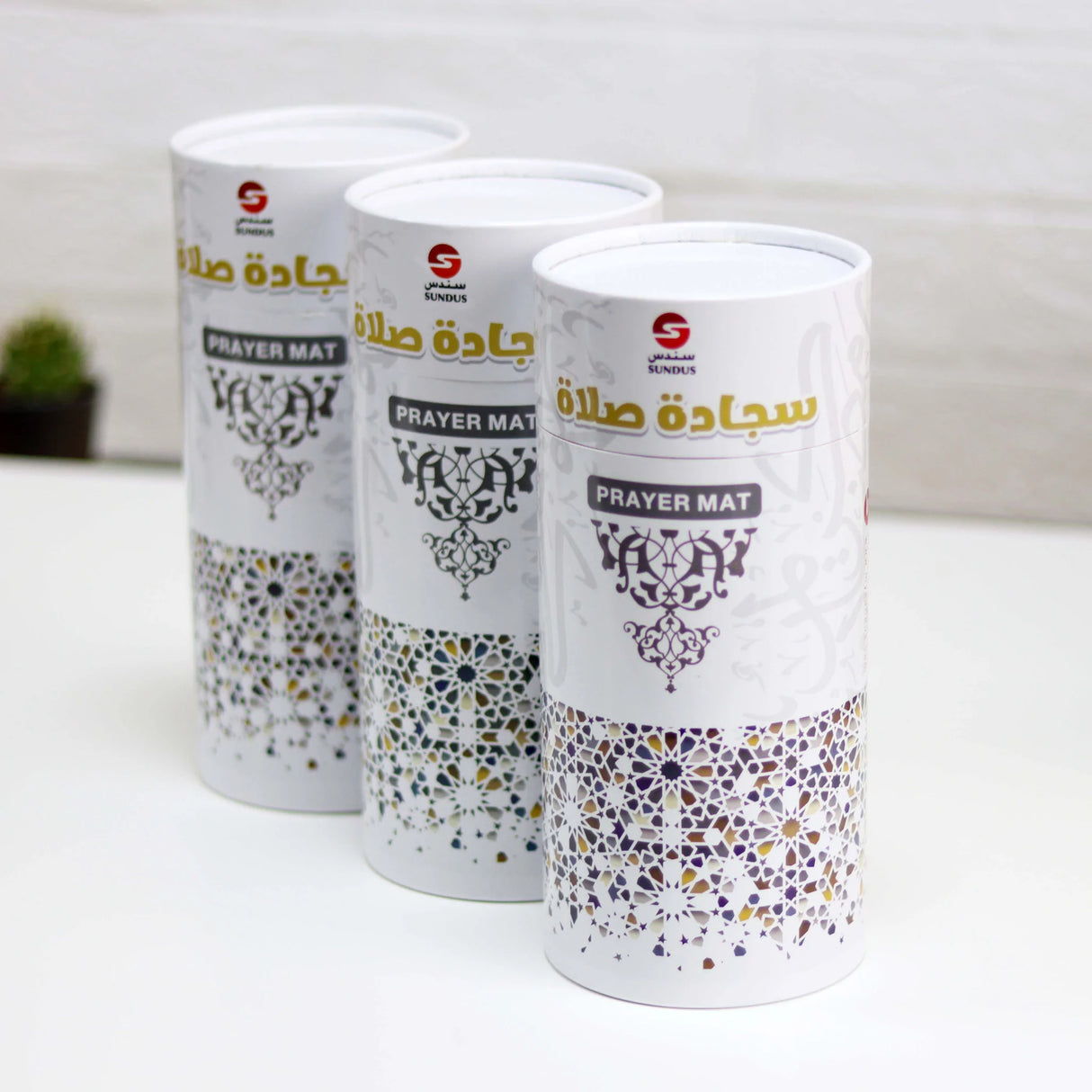 سجادة المدينة في علبة اسطوانية هدايا الحج