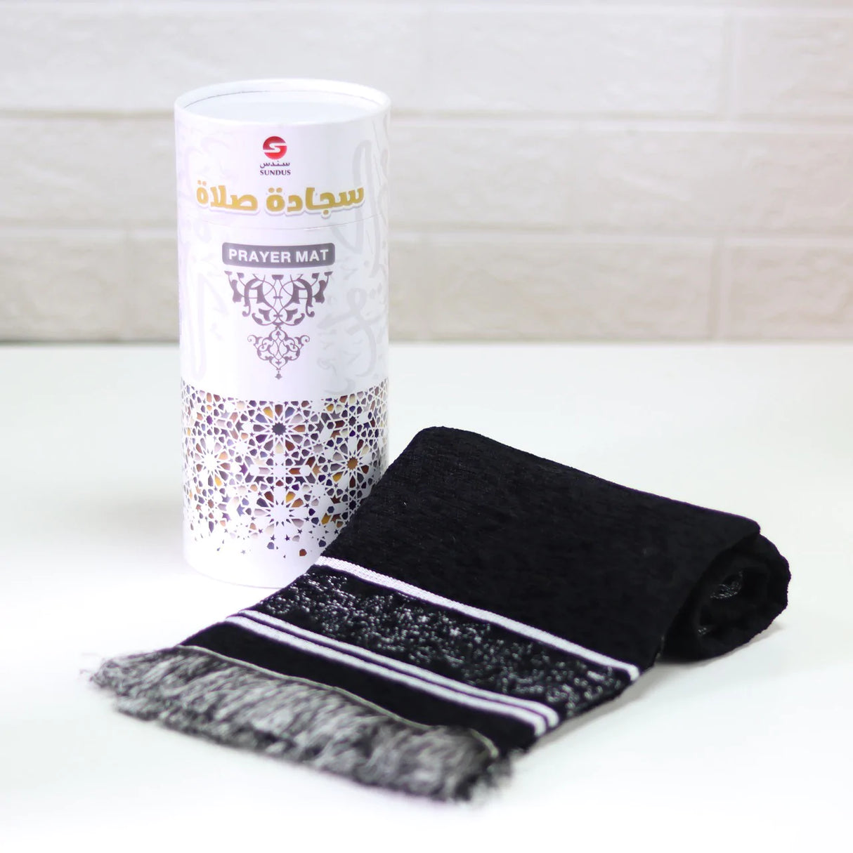 سجادة المدينة في علبة اسطوانية هدايا الحج