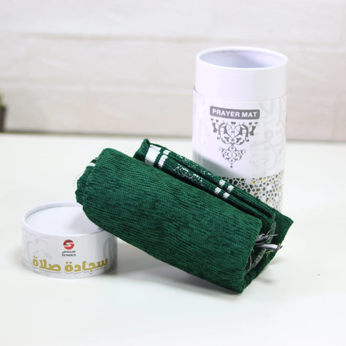 سجادة المدينة في علبة اسطوانية هدايا الحج