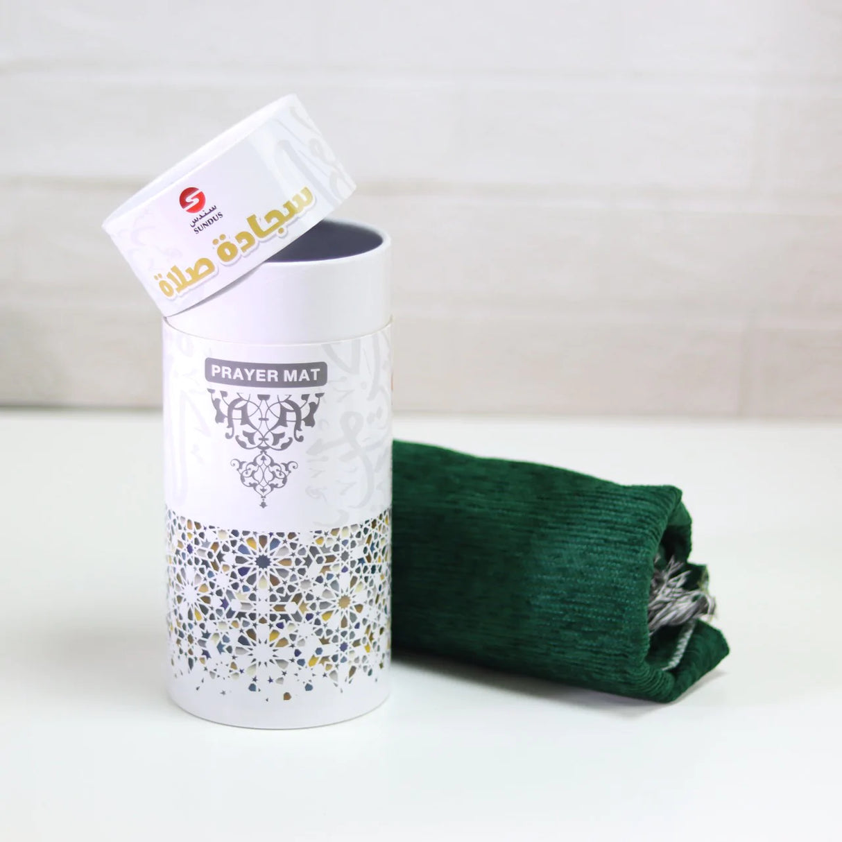 سجادة المدينة في علبة اسطوانية هدايا الحج