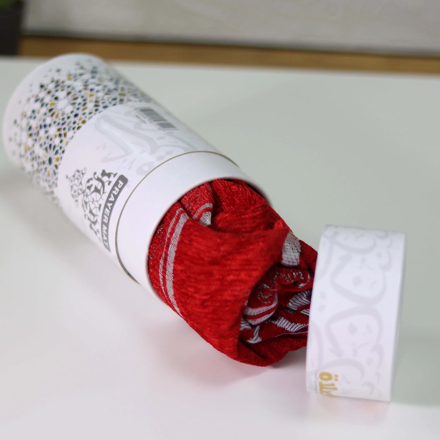 سجادة المدينة في علبة اسطوانية هدايا الحج 