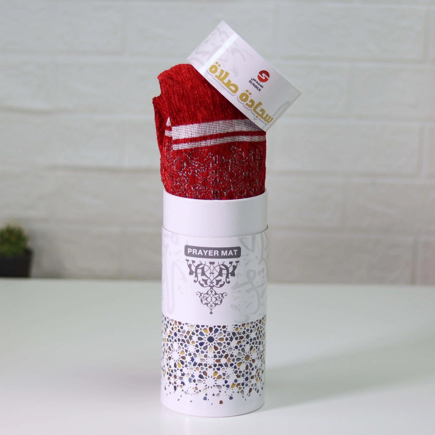 سجادة المدينة في علبة اسطوانية هدايا الحج 