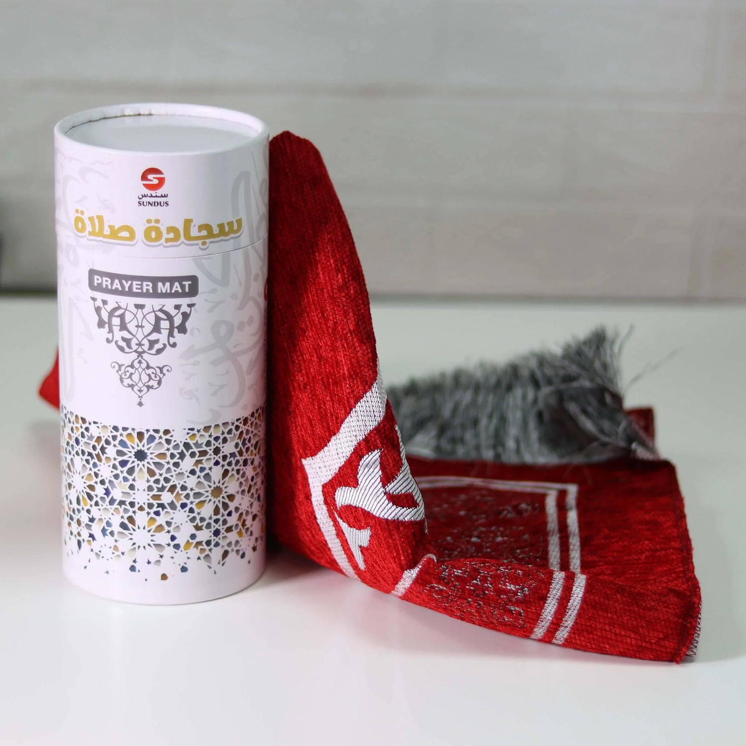 سجادة المدينة في علبة اسطوانية هدايا الحج 