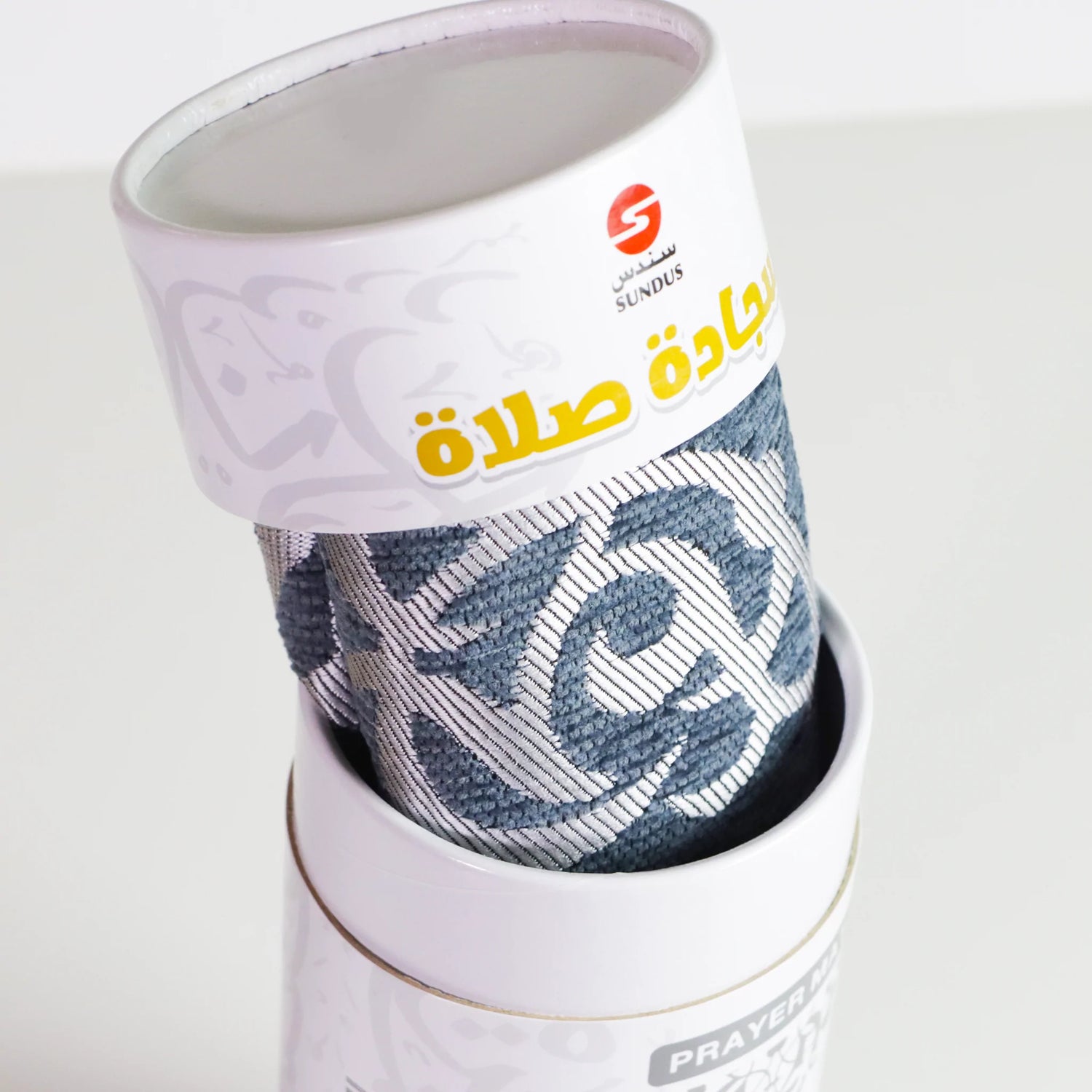 سجادة المدينة في علبة اسطوانية هدايا الحج 