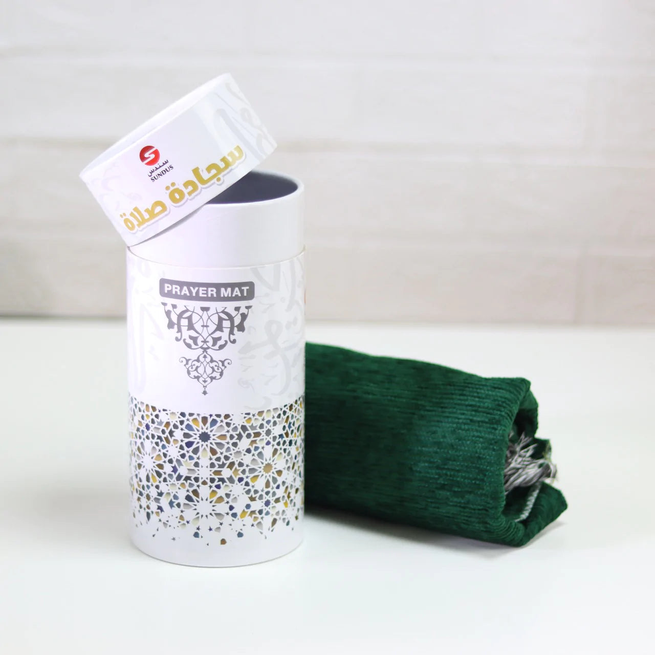 سجادة المدينة في علبة اسطوانية هدايا الحج 